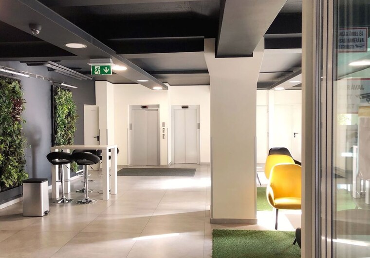 Living Room, sector 17 Commercial Office Space 3000 Sq.Ft. In Sector 17 Chandigarh 10274520