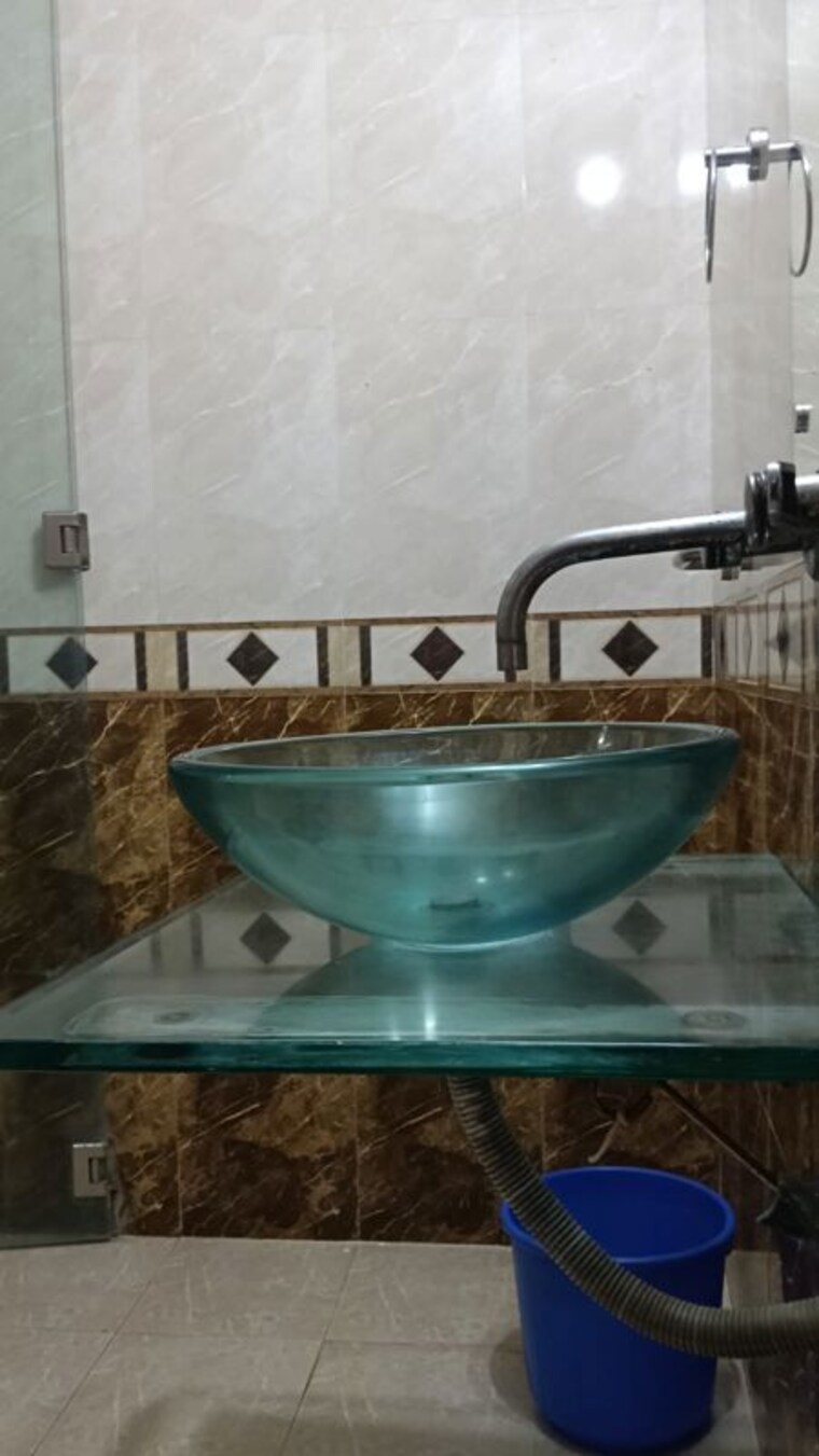 Bathroom, lokhandwala complex 1 Bedroom 600 Sq.Ft. Apartment In Lokhandwala Complex Mumbai 10274535