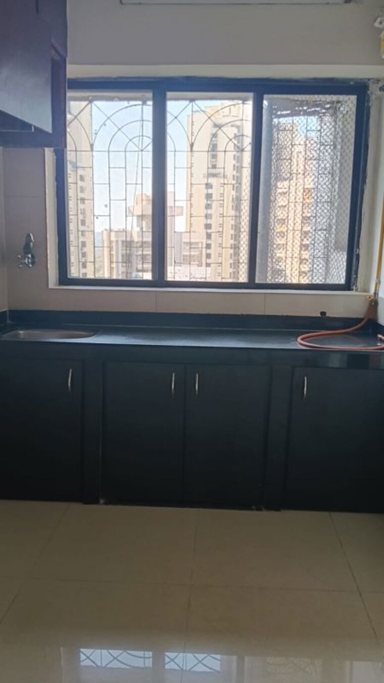 Kitchen, lokhandwala complex 1 Bedroom 600 Sq.Ft. Apartment In Lokhandwala Complex Mumbai 10274535