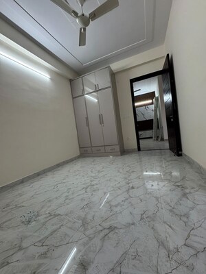 Room in 1 BHK Apartment at Chattarpur – for Rent