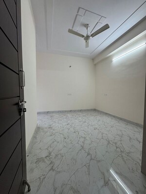 Room in 1 BHK Apartment at Chattarpur – for Rent