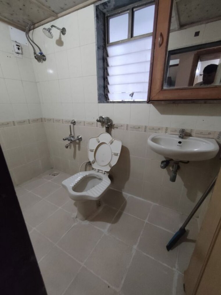 Bathroom, sadguru-complex-i 2 Bedroom 740 Sq.Ft. Apartment In Goregaon East Mumbai 10274540