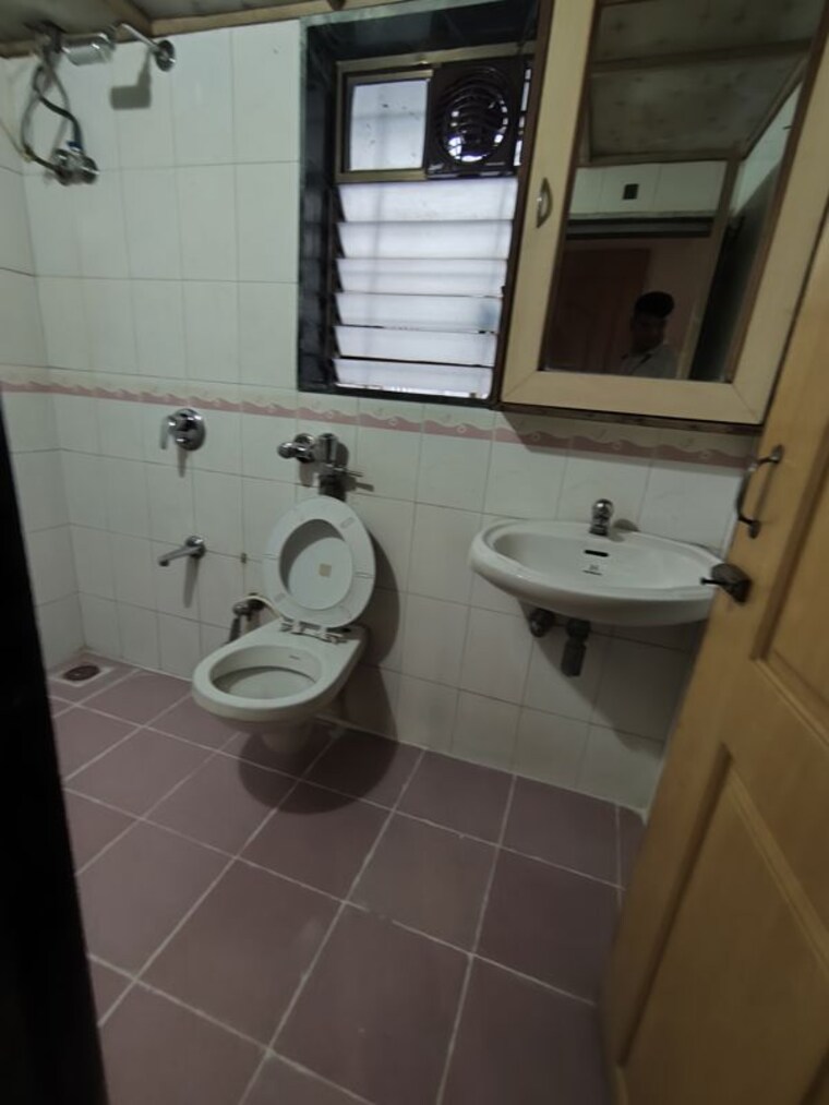 Bathroom, sadguru-complex-i 2 Bedroom 740 Sq.Ft. Apartment In Goregaon East Mumbai 10274540