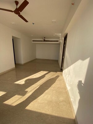 Room in 4 BHK Apartment at Lodha The Park Side, Worli – for Rent