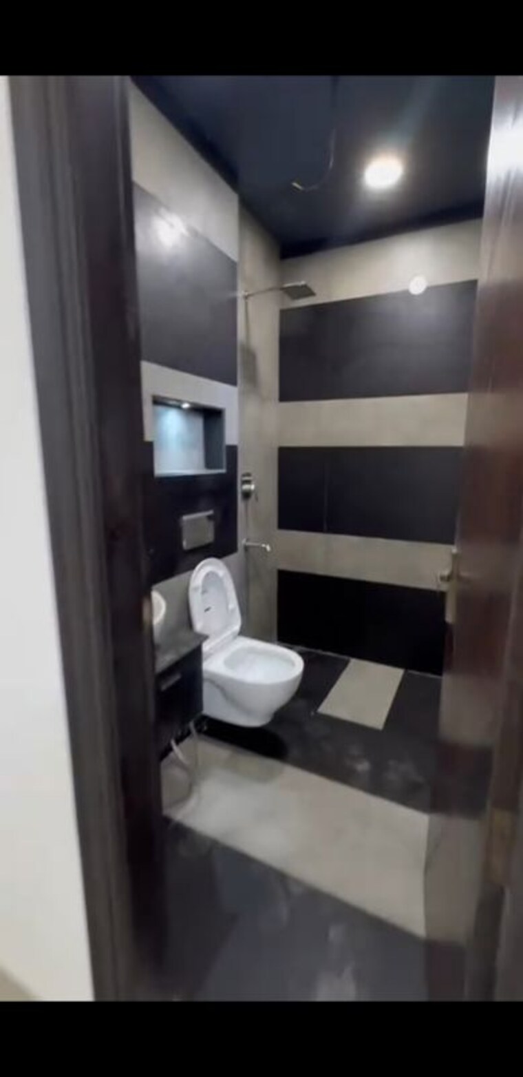 Bathroom, bptp-eden-estate 3 Bedroom 180 Sq.Yd. Builder Floor In Sector 81 Faridabad 10274547