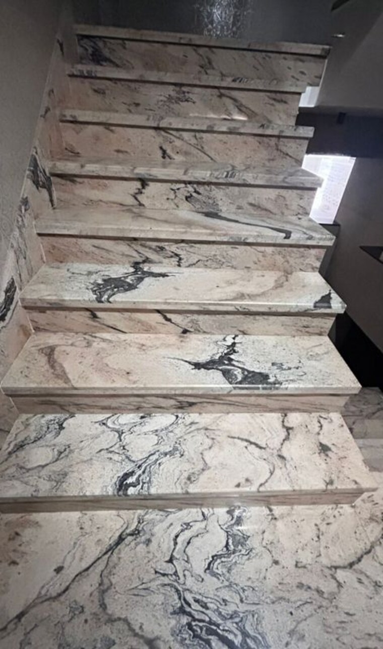 undefined, east of kailash Commercial Showroom 2500 Sq.Ft. In East Of Kailash Delhi 10274568