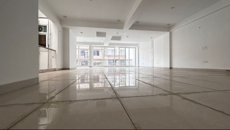 undefined, east of kailash Commercial Showroom 2500 Sq.Ft. In East Of Kailash Delhi 10274568