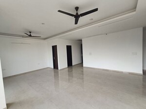 Room in 3.5 BHK Apartment at Elite Golf Green, Sector 79 – for Rent