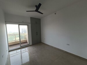 Room in 5 BHK Apartment at Elite Golf Green, Sector 79 – for Rent