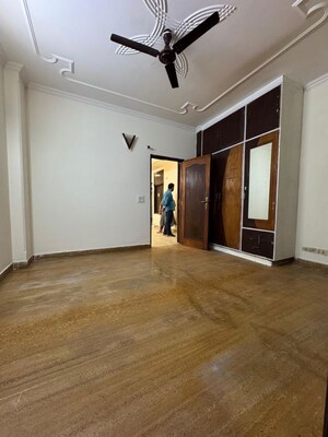 Room in 2 BHK Apartment at Chattarpur – for Rent