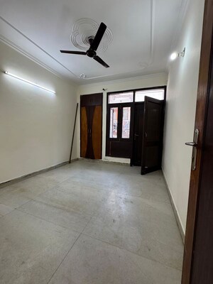 Room in 2 BHK Apartment at Chattarpur – for Rent