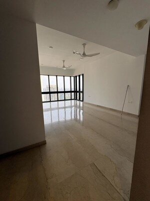 Room in 2 BHK Apartment at Lodha The Park, Worli – for Rent