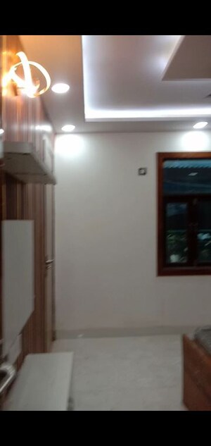 Furnished Amenities in 3 BHK Builder Floor at Dwarka Mor – for Sale