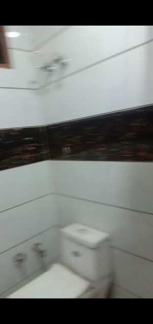 Furnished Amenities in 3 BHK Builder Floor at Dwarka Mor – for Sale