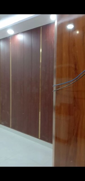 Furnished Amenities in 3 BHK Builder Floor at Dwarka Mor – for Sale