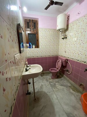 Team Area in 4 BHK Apartment at DLF The Belaire, Sector 54 – for Rent