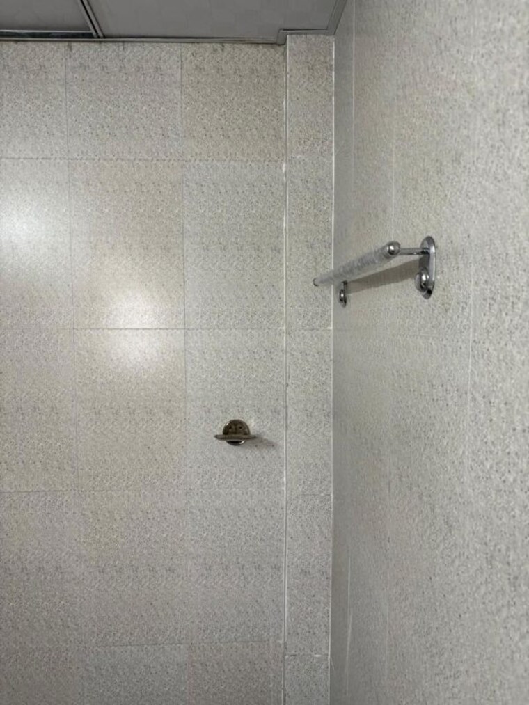 Bathroom, sector 19b dwarka 3 Bedroom 1800 Sq.Ft. Apartment In Sector 19b Dwarka Delhi 9542731