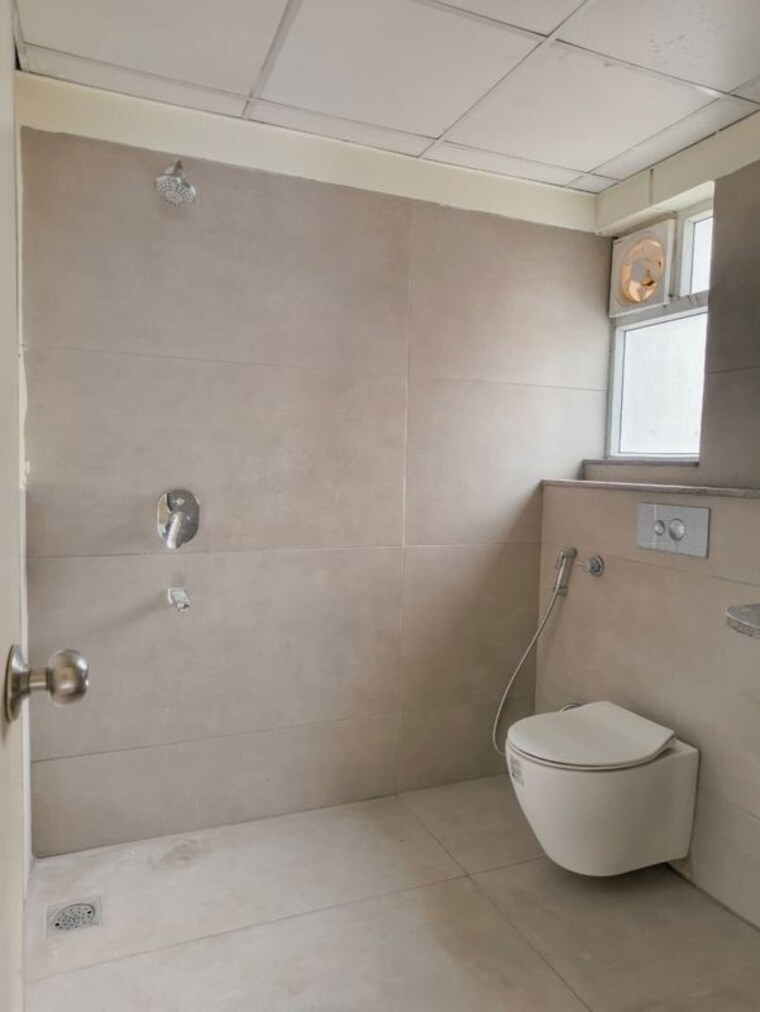 Bathroom, kachana 5 Bedroom 5500 Sq.Ft. Villa In Kachana Raipur 10268308