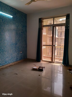 Room in 2.5 BHK Builder Floor at Smart World Gems, Sector 89 – for Rent