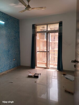 Room in 2.5 BHK Builder Floor at Smart World Gems, Sector 89 – for Rent