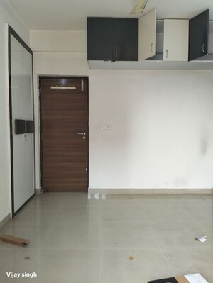 Room in 2.5 BHK Builder Floor at Smart World Gems, Sector 89 – for Rent