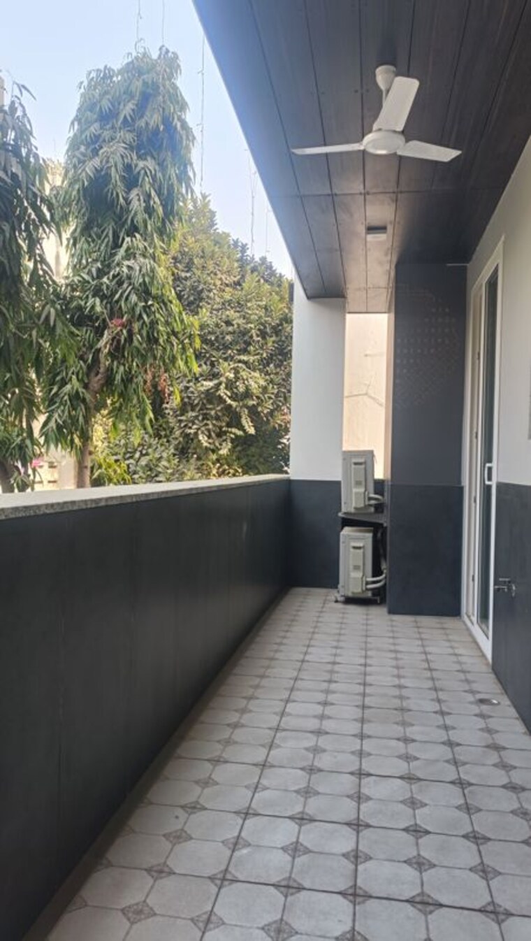 Balcony, saket 3 Bedroom 1800 Sq.Ft. Builder Floor In Saket Delhi 10274764