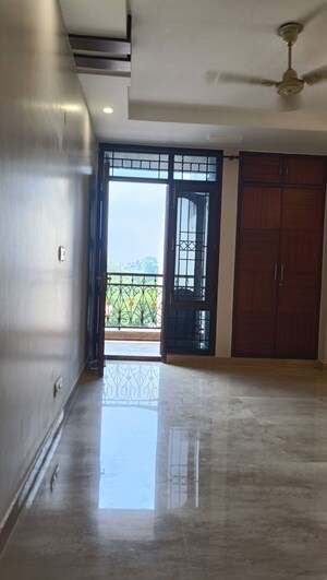 Room in 3 BHK Builder Floor at Shivalik Colony – for Rent