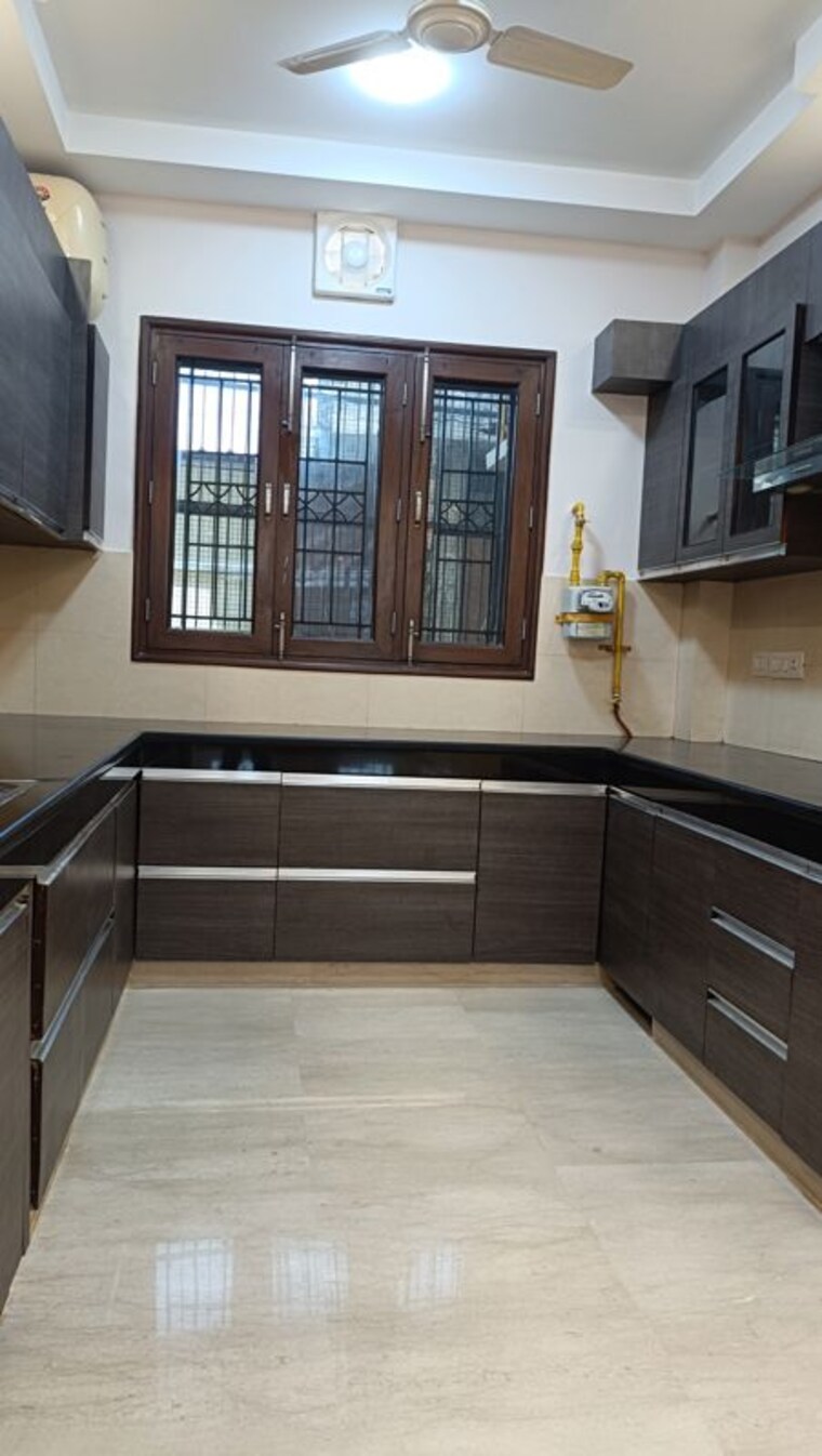 Kitchen, shivalik colony 3 Bedroom 1800 Sq.Ft. Builder Floor In Shivalik Colony Delhi 10274775