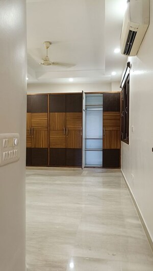 Room in 3 BHK Builder Floor at Shivalik Colony – for Rent