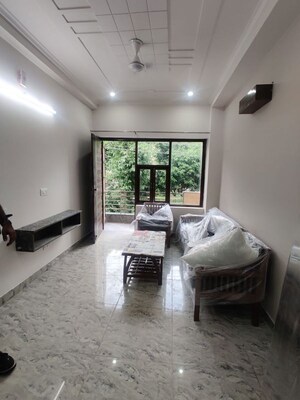 Living Room in 1 BHK Builder Floor at Sector 40 – for Rent
