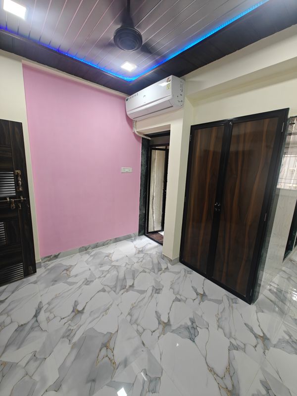 1 BHK 225 Sq.Ft. Apartment in Shrinivas Tower