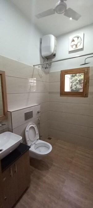 Bathroom in 2 BHK Builder Floor at Sector 33 – for Rent