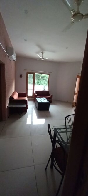 2 BHK Builder Floor For Rent in Sector 33