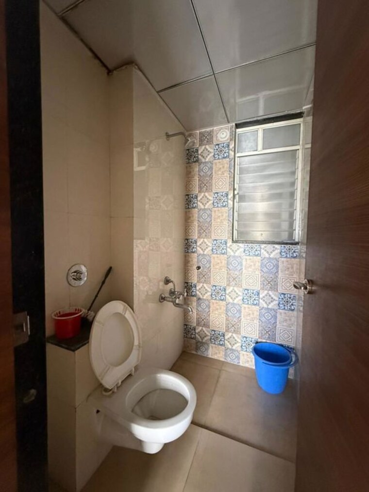 Bathroom, saheel-itrend-life 2 Bedroom 720 Sq.Ft. Apartment In Wakad Pune 10274852