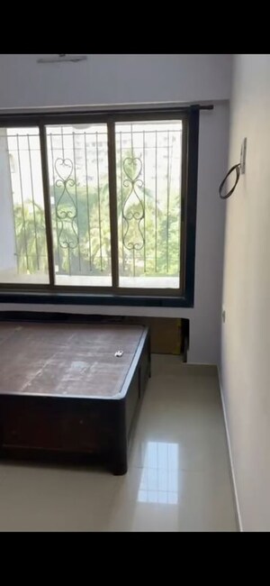 Room in 2 BHK Apartment at Rameshwar Darshan CHS, Andheri West – for Rent