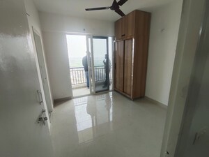 Room in 2 BHK Apartment at Signature Global Proxima, Sector 89 – for Rent