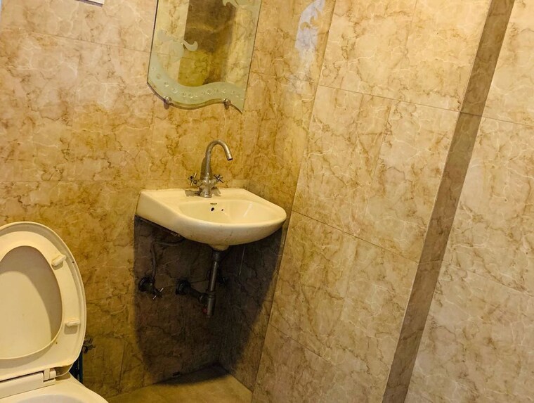 Bathroom, risland-sky-mansion 2 Bedroom 1000 Sq.Ft. Builder Floor In Chattarpur Delhi 10274885