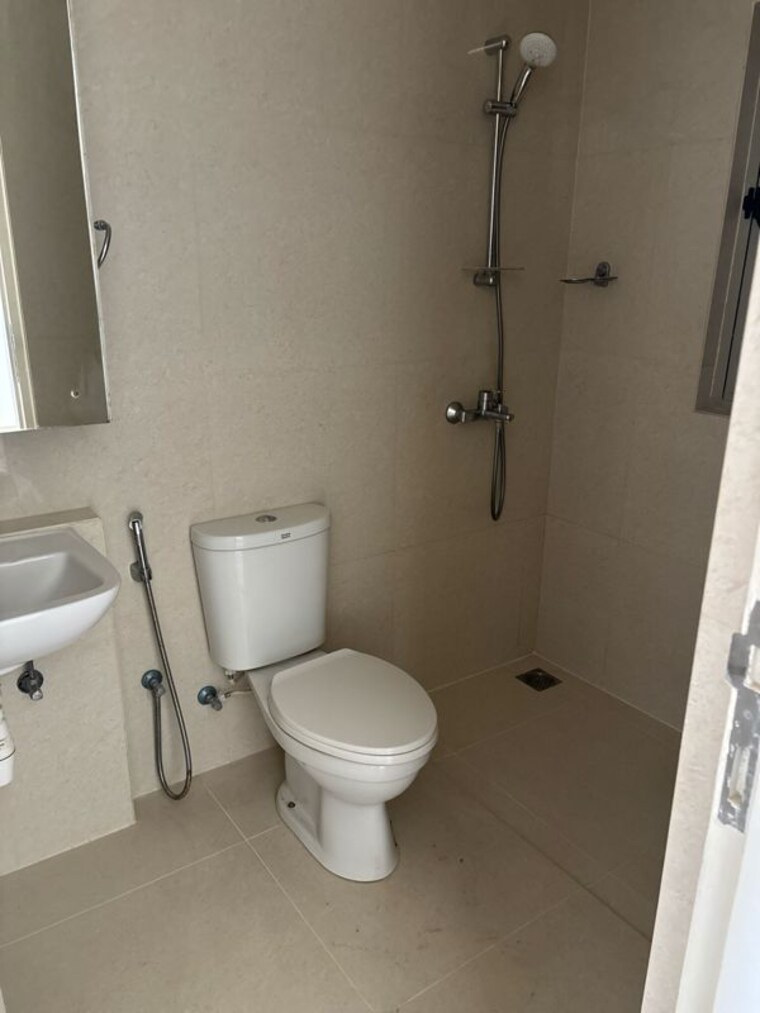 Bathroom, hiranandani-queensgate 1 Bedroom 595 Sq.Ft. Apartment In Hulimavu Bangalore 10025005