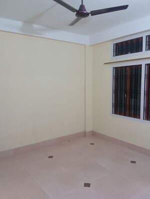 Room in 3 BHK Villa at Six Mile – for Rent