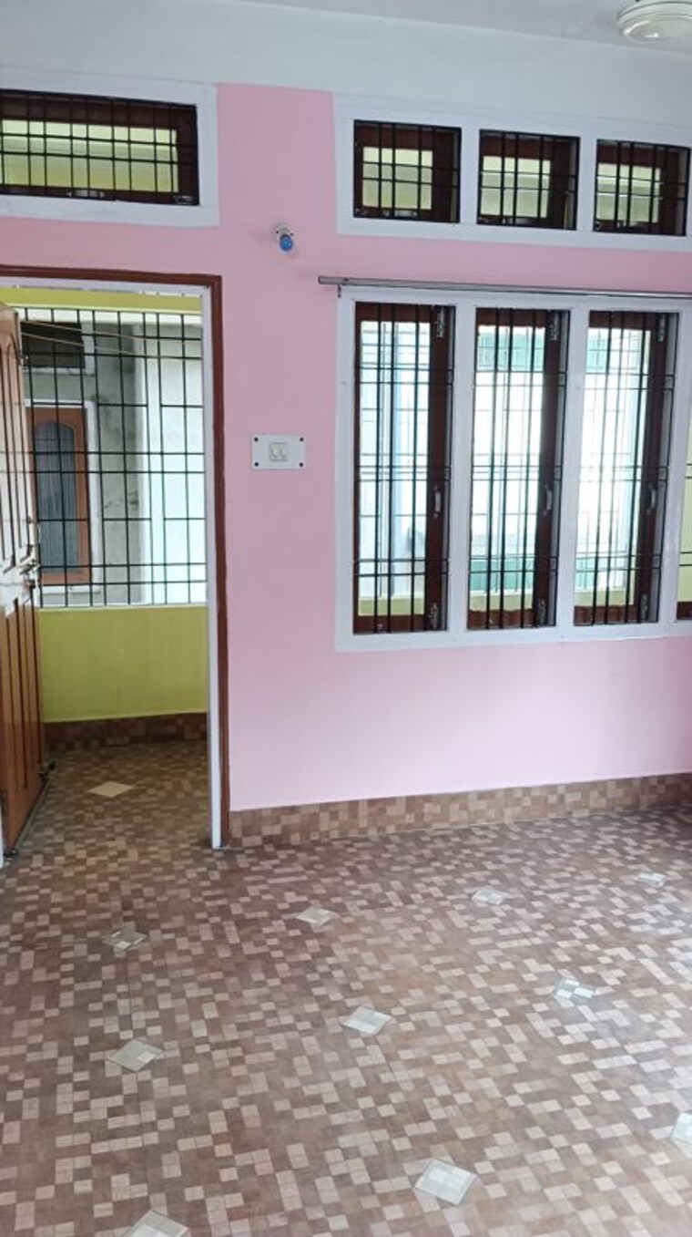 Room, six mile 2 Bedroom 1000 Sq.Ft. Villa In Six Mile Guwahati 10274926