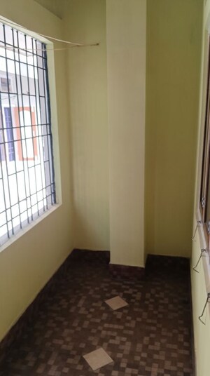 Room in 2 BHK Villa at Six Mile – for Rent