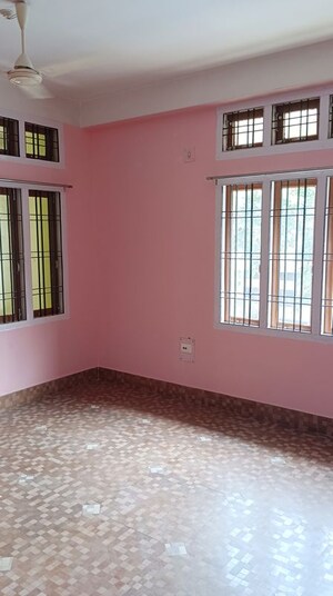 Room in 2 BHK Villa at Six Mile – for Rent