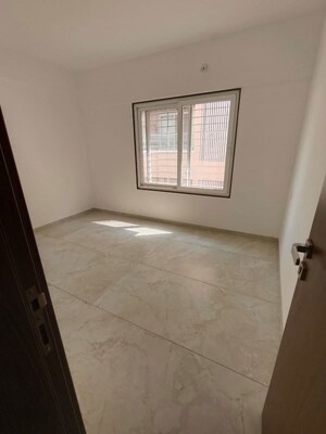 Room in 4 BHK Apartment at Vijay Kunj Apartment, Kothrud – for Rent