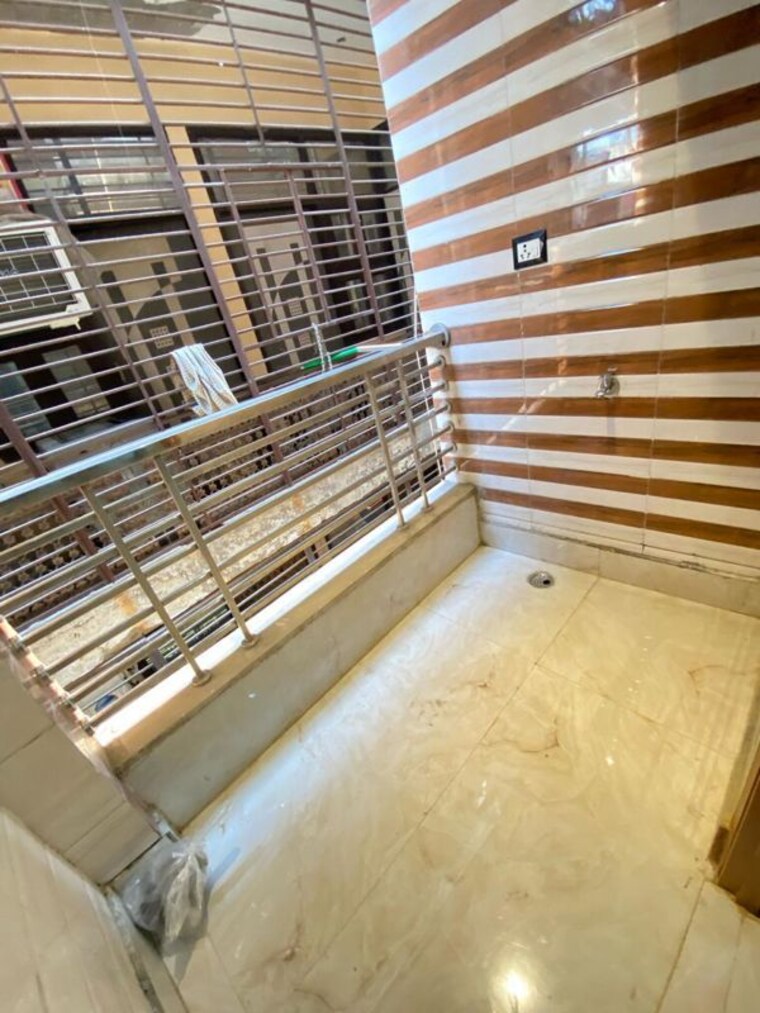 Balcony, uttam nagar west 2 Bedroom 2150 Sq.Yd. Builder Floor In Uttam Nagar West Delhi 10274942