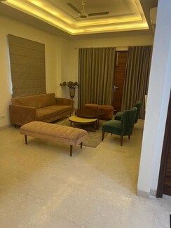4 BHK + Servant Room Builder Floor For Rent in Unitech South City 1