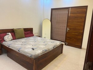 Bedroom in 4 BHK Builder Floor at Unitech South City 1, South City 1 – for Rent