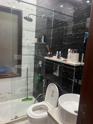 Kitchen in 4 BHK Builder Floor at Unitech South City 1, South City 1 – for Rent