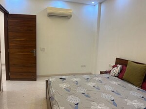 Bedroom in 4 BHK Builder Floor at Unitech South City 1, South City 1 – for Rent