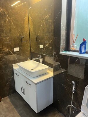 Team Area in 4 BHK Builder Floor at Unitech South City 1, South City 1 – for Rent