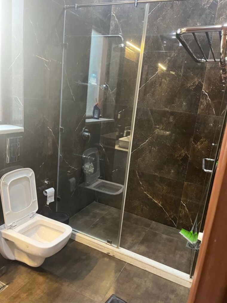 Bathroom, unitech-south-city-1 4 Bedroom 3200 Sq.Ft. Builder Floor In South City 1 Gurgaon 10274961